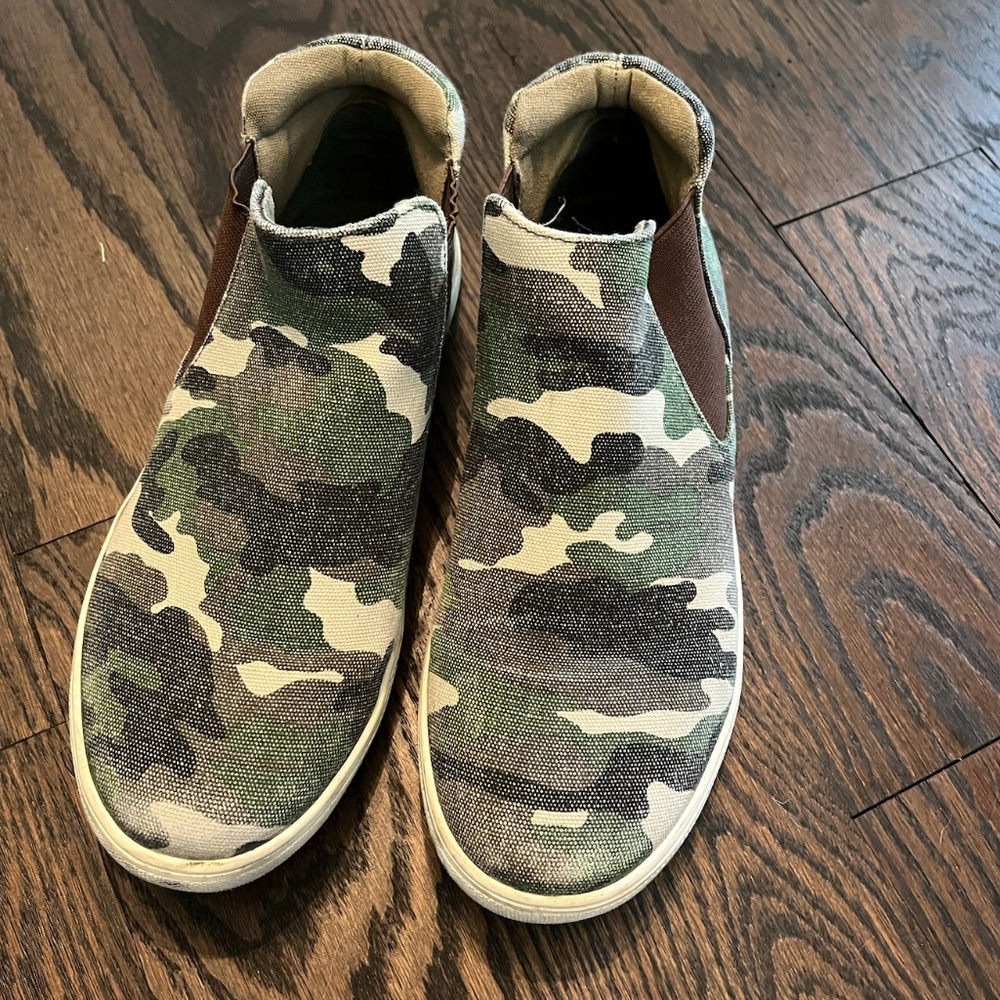 Camo Tennis Shoes Size 7